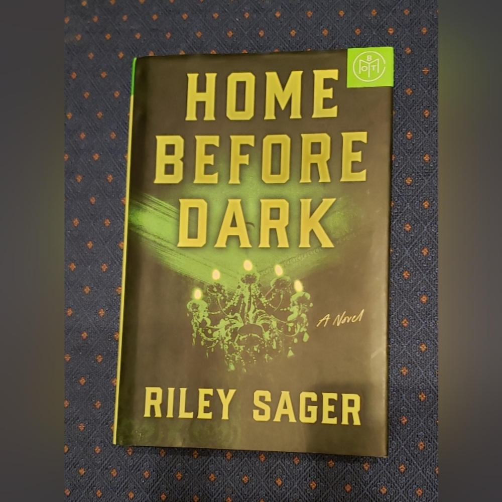 SPOOKY Home Before Dark Ghost 👻 Story Book Riley Sager Hardcover 2020